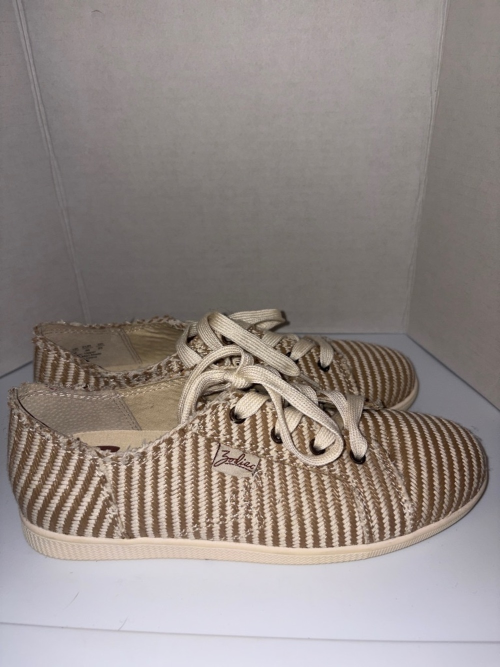 Zodiac Beige and White Striped Lace-Up Women's Sneakers size 8
